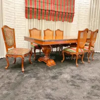 میز غذاخوری کلاسیک